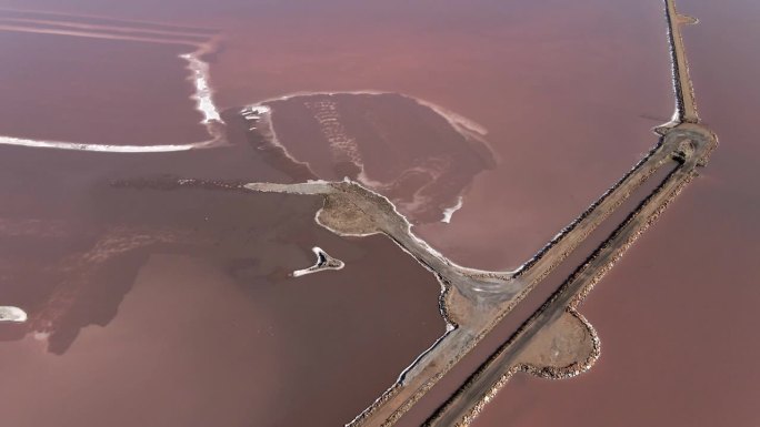 在科斯塔布兰卡，托雷维耶哈的拉斯萨利纳斯盐粉湖，西班牙-空中无人机拍摄