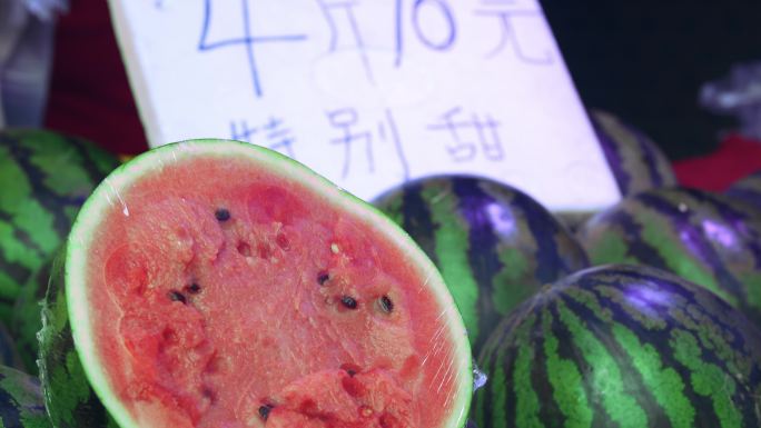 菜市场 卖西瓜摊