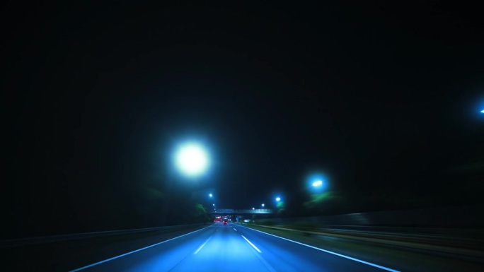 9月东海道高速公路上的深夜时间