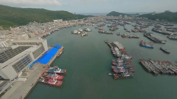 港口渔船停靠港湾出海开渔节穿越机FPV