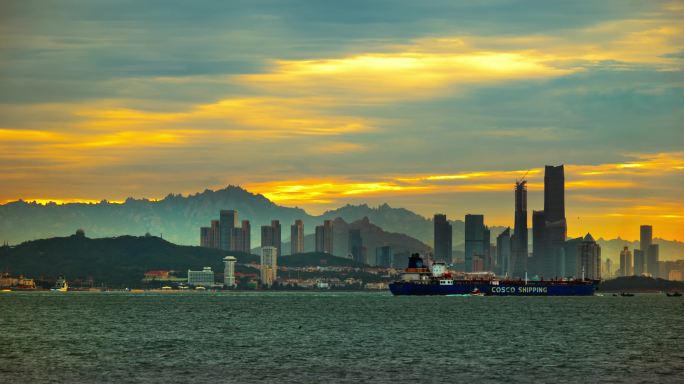 青岛海上日出 青岛港早晨 巨轮航行 港口