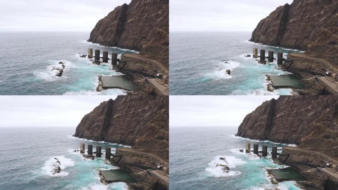 航拍中心照片，海浪冲击着具有古老结构的岩石