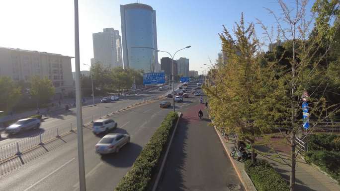 空荡荡的街道北京街道人流行人骑行行人汽车