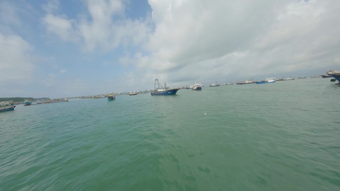 穿越机穿越渔船港口渔船排列开渔节出海