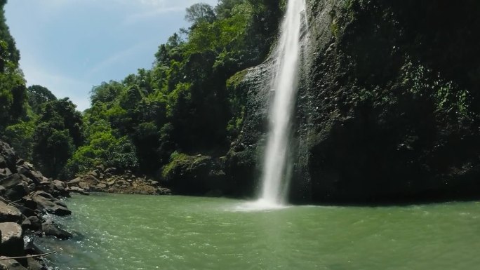 菲律宾的Alalum瀑布。棉兰老岛。
