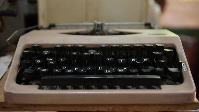上世纪古董打字机4K实拍