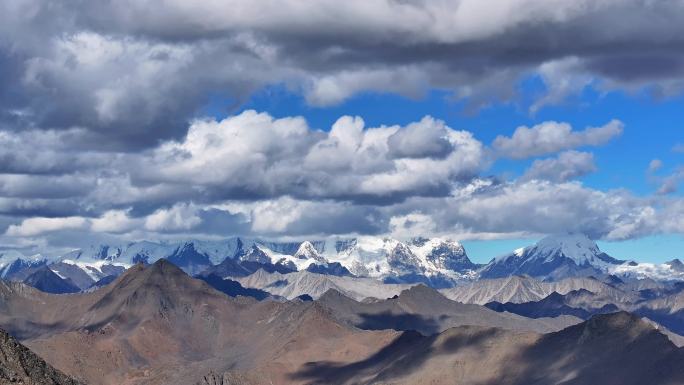 川西乌库楚雪山远眺贡嘎山群山风光