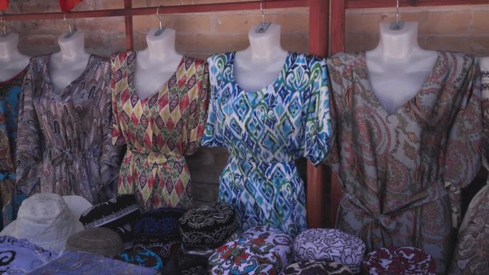 乌兹别克民族服装