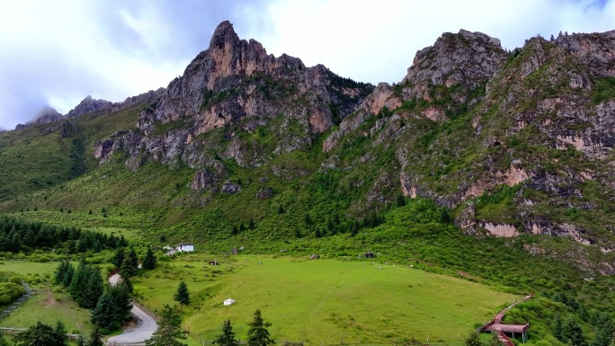 4k航拍甘南扎尕那山峰山壑