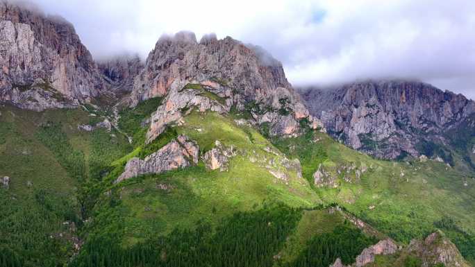 4k航拍甘南扎尕那山峰山壑