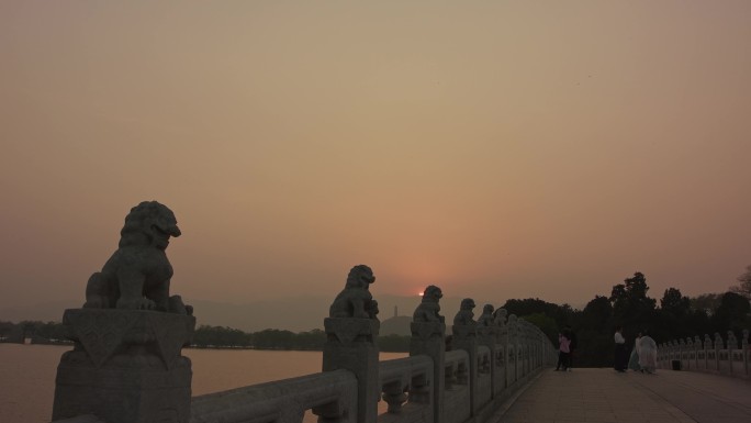 皇家园林北京颐和园十七孔桥日落4K大片5