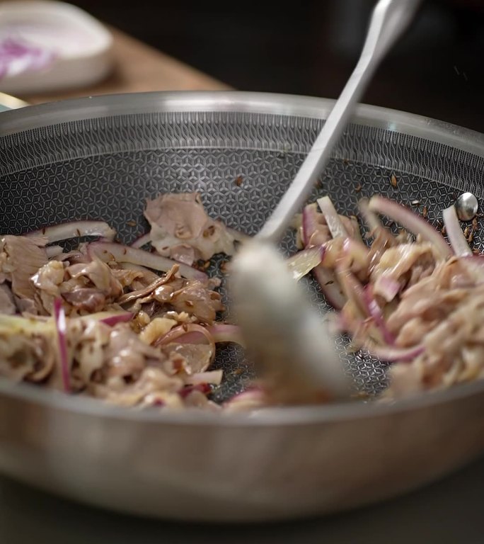 竖版做菜孜然羊肉做法羊肉卷做菜