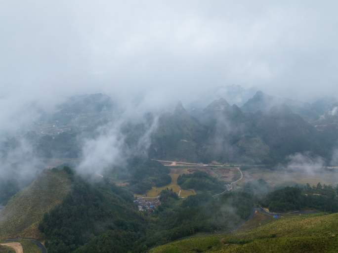 广西桂林山貌云层延时航拍03