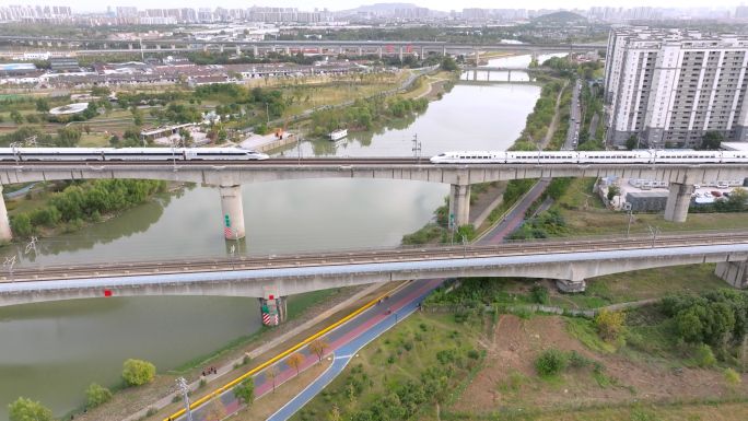 航拍·城市交通高架桥行驶高铁列车动车