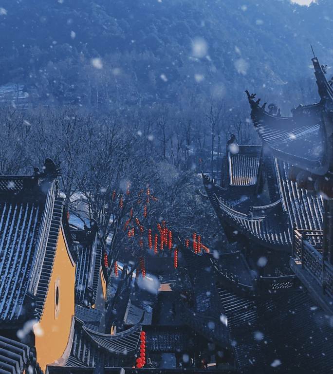 冬季唯美雪景竖版杭州法喜寺飘雪禅意