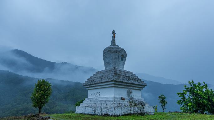 西藏墨脱白塔