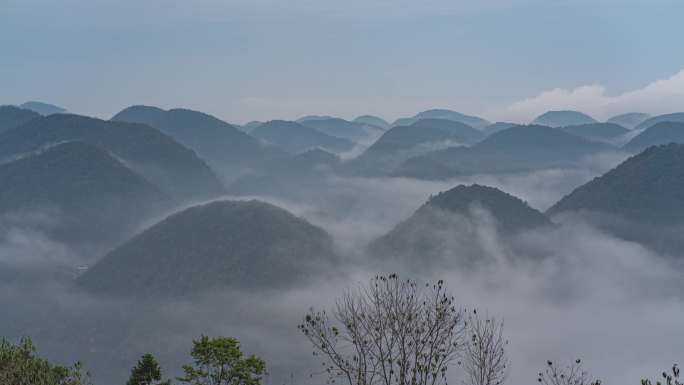 层峦叠嶂的山丘