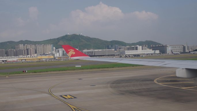 深圳宝安国际机场飞机滑行