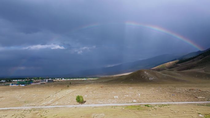 航拍雨后的彩虹拱桥