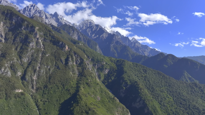 航拍玉龙雪山日出 长江 香格里拉山峰