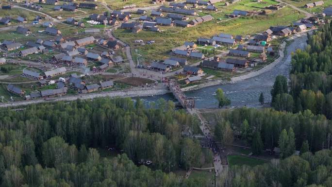 航拍夏天的新疆禾木村风景