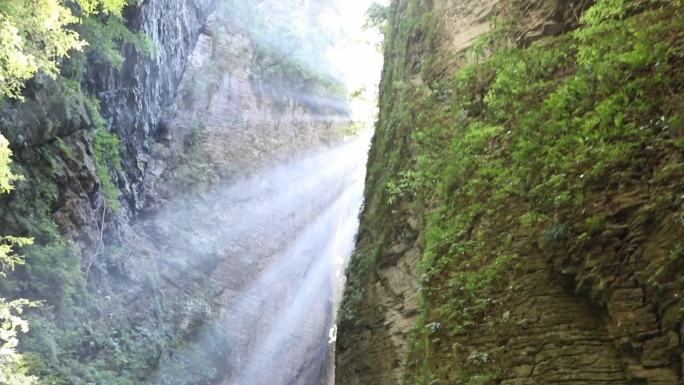 鹤屏山峰丁达尔效应