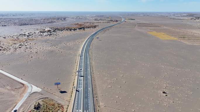 4K 航拍戈壁荒漠道路交通