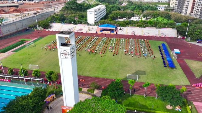 4K航拍深圳第二外语学校体育场