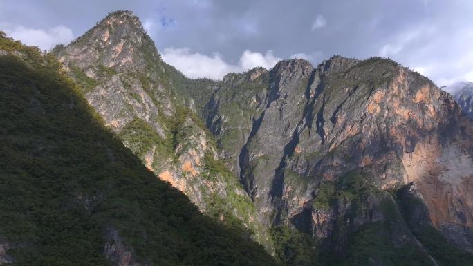 哈巴雪山 云南 长江高山 虎跳峡