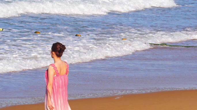 海边 海浪 浪花 美女 背影 红裙子