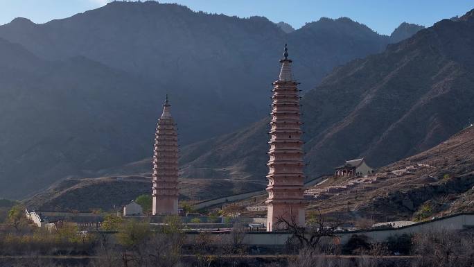 贺兰山拜寺口双塔03