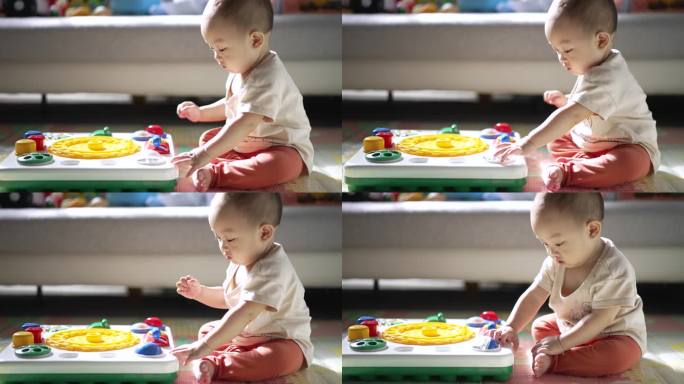 小男孩快乐和有趣的玩五颜六色的玩具在家里
