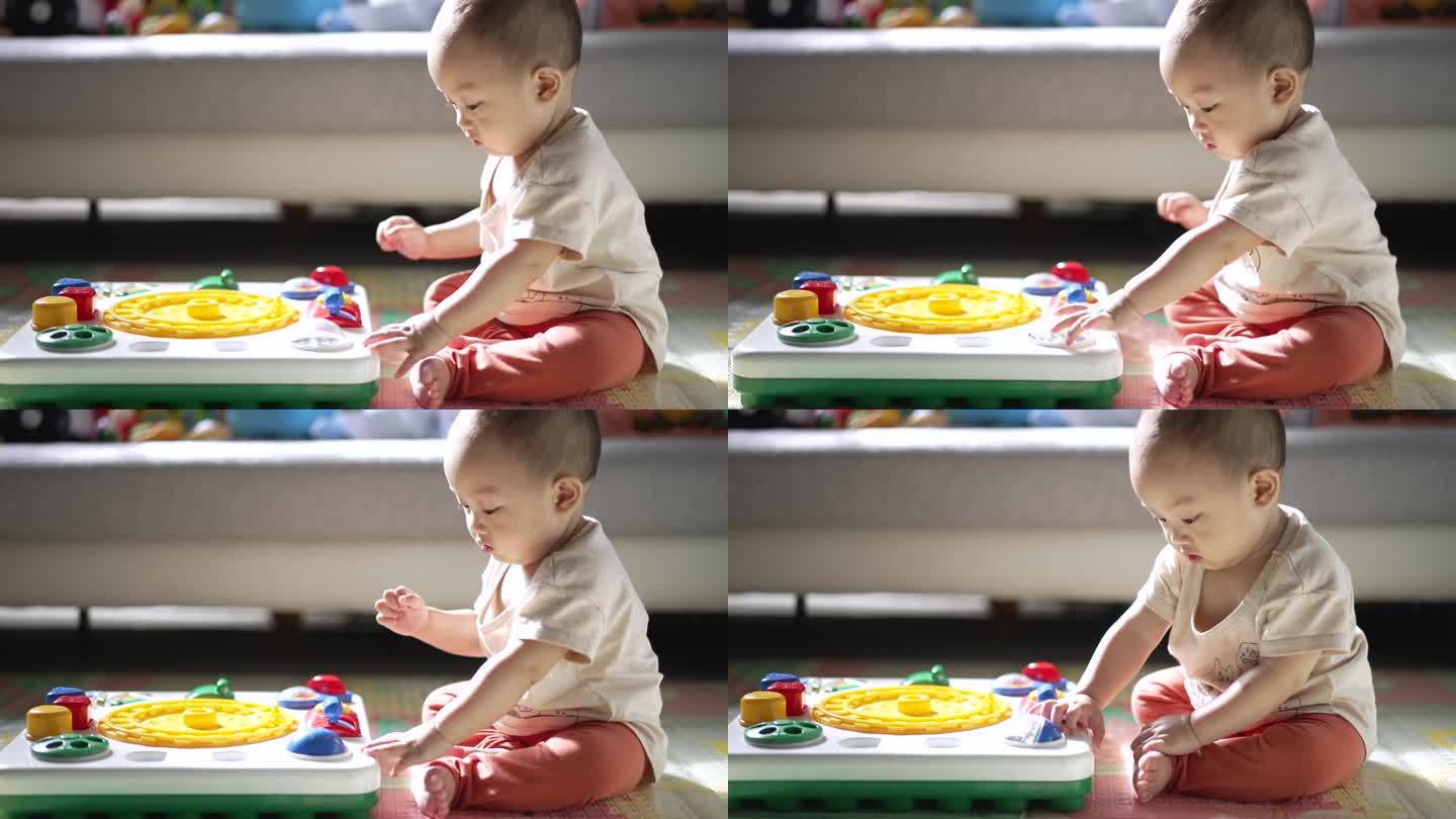 小男孩快乐和有趣的玩五颜六色的玩具在家里