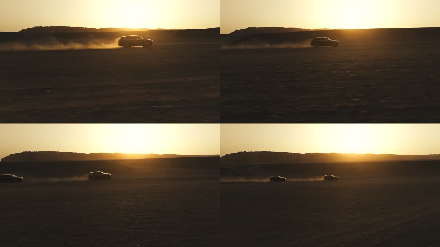 在哈密大海道雅丹风蚀地貌夕阳中行驶的汽车