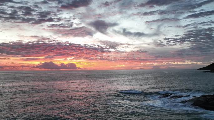 东南亚泰国普吉岛安达曼海夏季日落时的海景