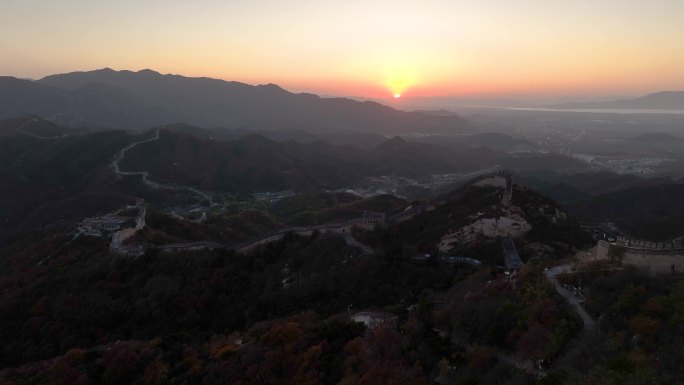 航拍秋日巍峨雄伟八达岭长城