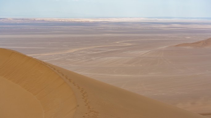 无边无际的吐鲁番库木塔格沙漠光影沙海延时