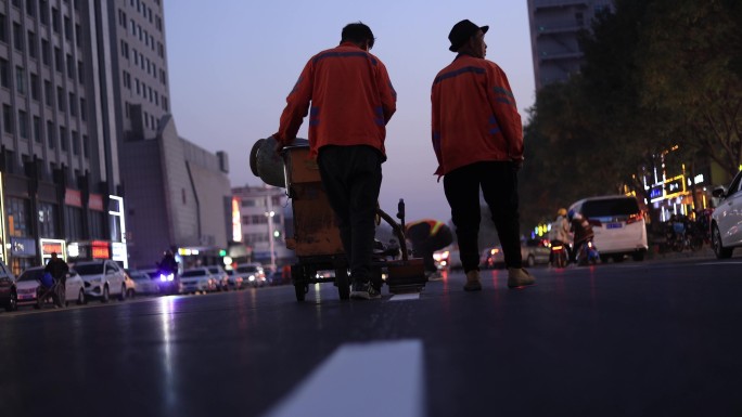 城市建设 夜晚 街道 划线 交通标线