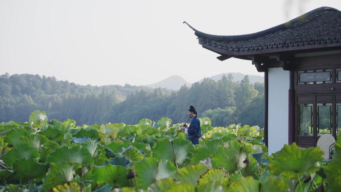 古代古装古人在西湖吹洞箫