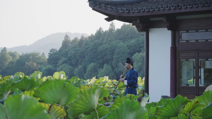 古代古装古人在西湖吹洞箫