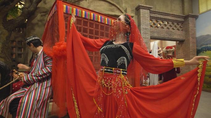 维吾尔族婚俗 服饰 花轿