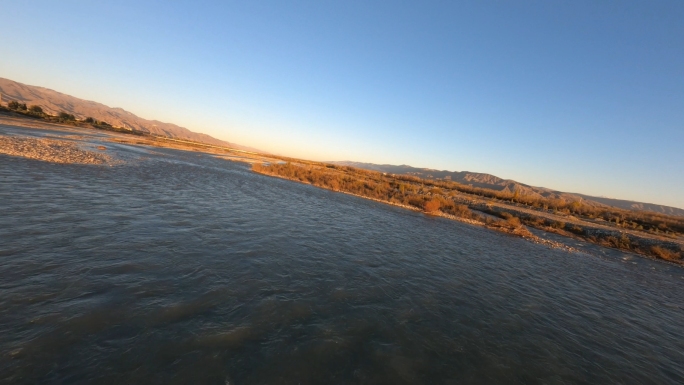 穿越机航拍新疆特克斯八卦城河流自然风光
