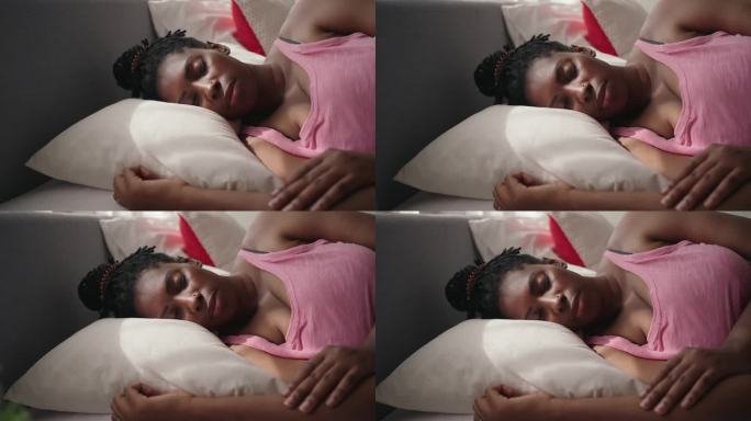 一个黑人妇女安详的睡眠