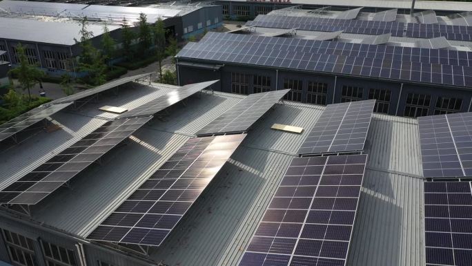 屋顶太阳能光伏发电装置。