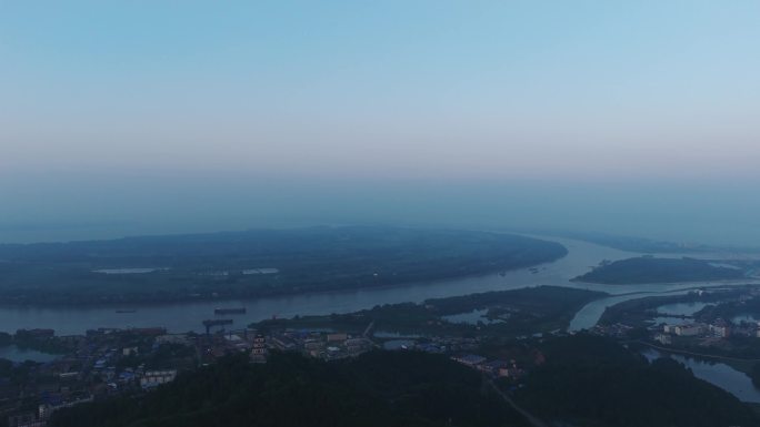 枞阳地标汉武阁 长江