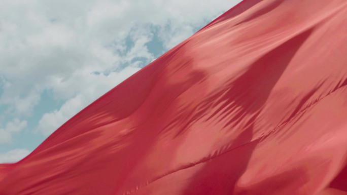 布料3-实拍4k红色的布在海边随风飘动