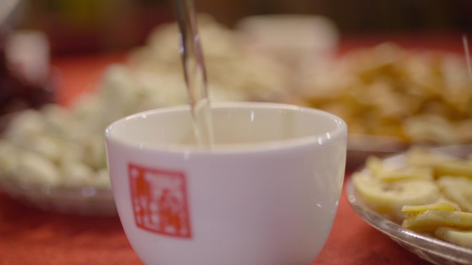 倒茶水