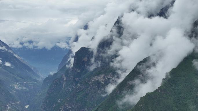 香格里拉虎跳峡云海峡谷航拍