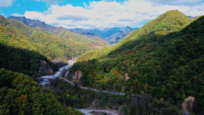 秦岭终南山黄柏塬秋季红叶风景