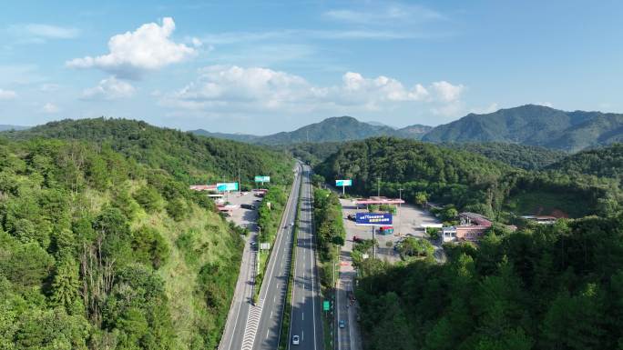 高速公路航拍山区道路风光